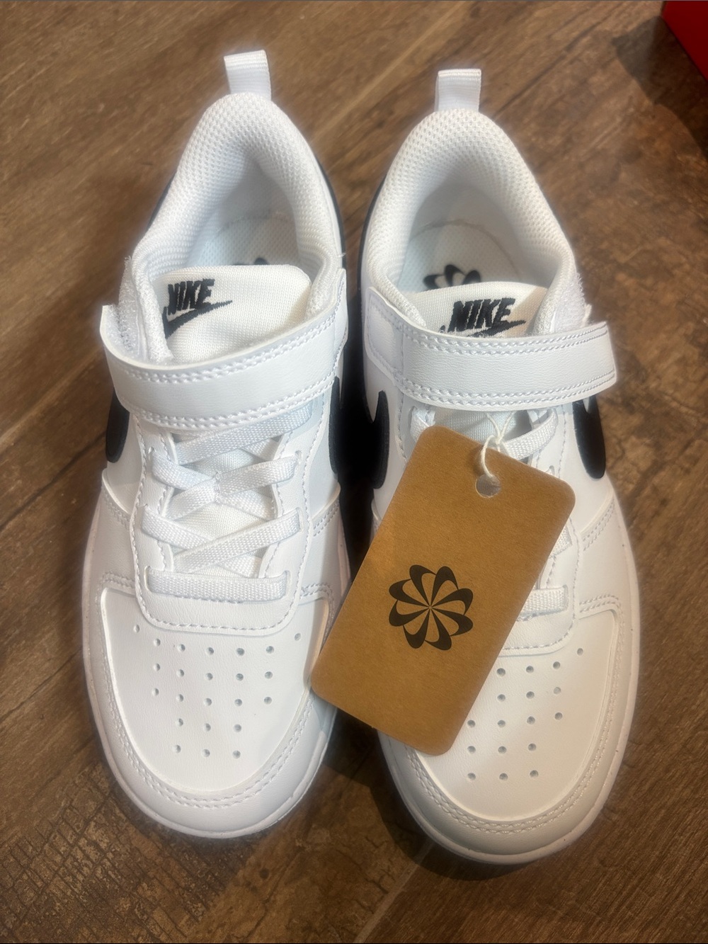 NWT Nike White and Black Kids' Low-Top Sneakers with Velcro Strap
